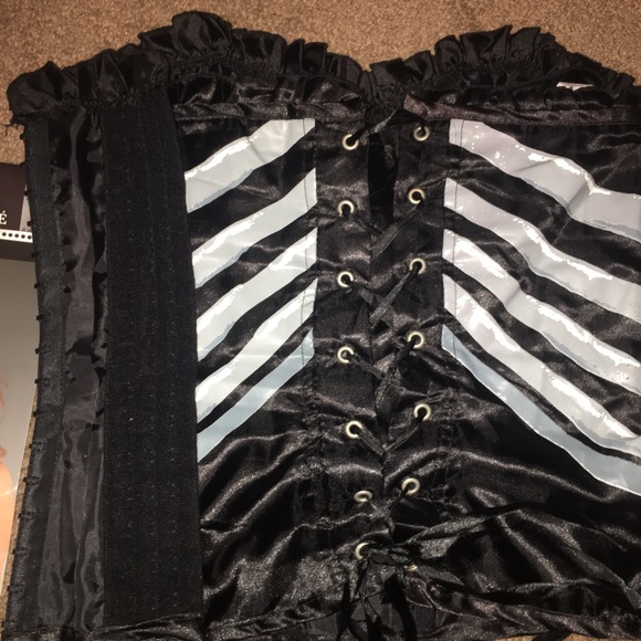 Bone corset - Picture 6 of 6